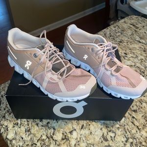 On cloud women’s size 7